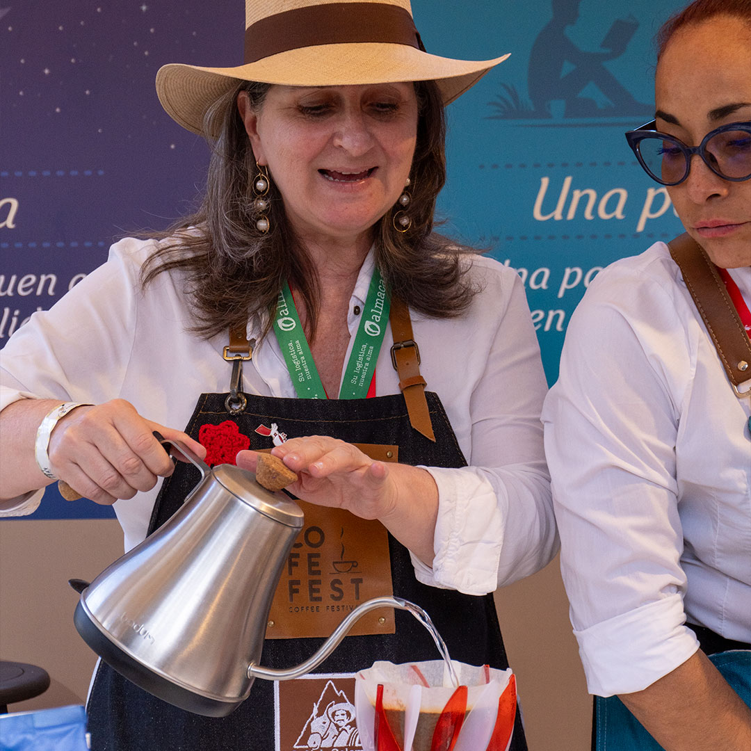 Visitantes del festival del café